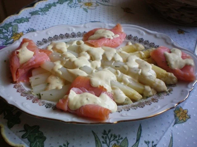 Rezept: Spargel mit Räucherlachs und Dijonaise Bild Nr. 2 Spargel mit Räucherlachs und Dijonaise - Rezept - Bild Nr. 2