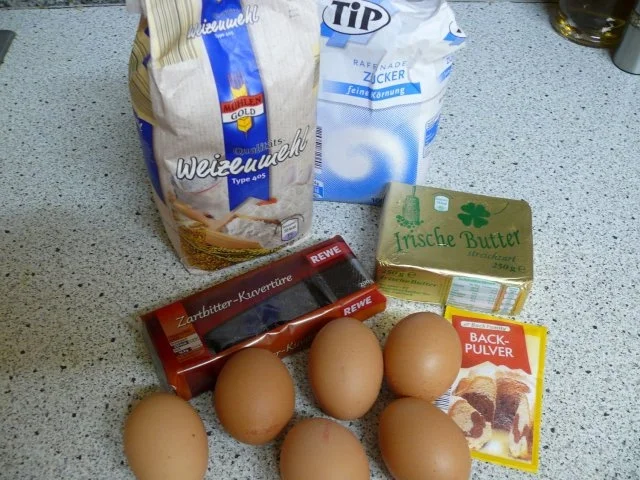 Rezept: Erdbeer-Marzipan-Zwerg Bild Nr. 2 Erdbeer-Marzipan-Zwerg - Rezept - Bild Nr. 2