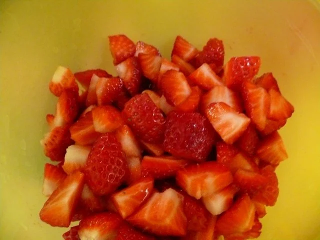 Rezept: Erdbeer-Marzipan-Zwerg Bild Nr. 21 Erdbeer-Marzipan-Zwerg - Rezept - Bild Nr. 21