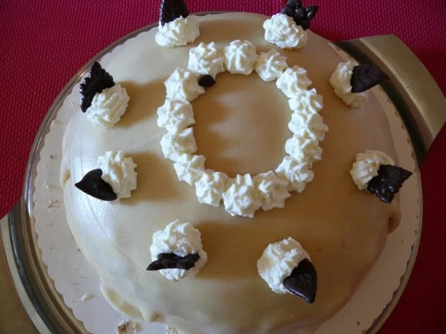 Rezept: Erdbeer-Marzipan-Zwerg Erdbeer-Marzipan-Zwerg - Rezept