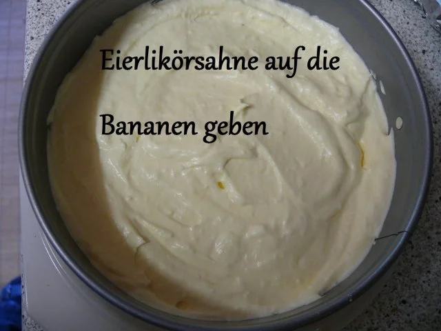 Rezept: Straciatella-Eierlikörbananen-Zwerg - allen Mamis herzlichen Glückwunsch zum Muttertag Bild Nr. 10 Straciatella-Eierlikörbananen-Zwerg - allen Mamis herzlichen Glückwunsch zum Muttertag - Rezept - Bild Nr. 10