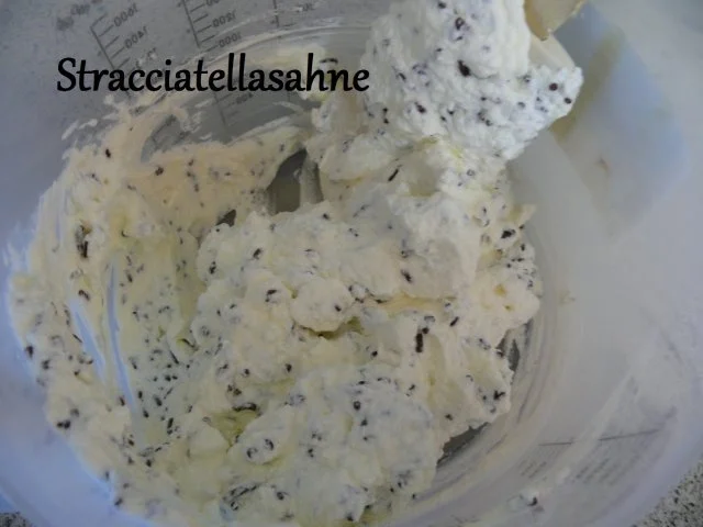 Rezept: Straciatella-Eierlikörbananen-Zwerg - allen Mamis herzlichen Glückwunsch zum Muttertag Bild Nr. 12 Straciatella-Eierlikörbananen-Zwerg - allen Mamis herzlichen Glückwunsch zum Muttertag - Rezept - Bild Nr. 12