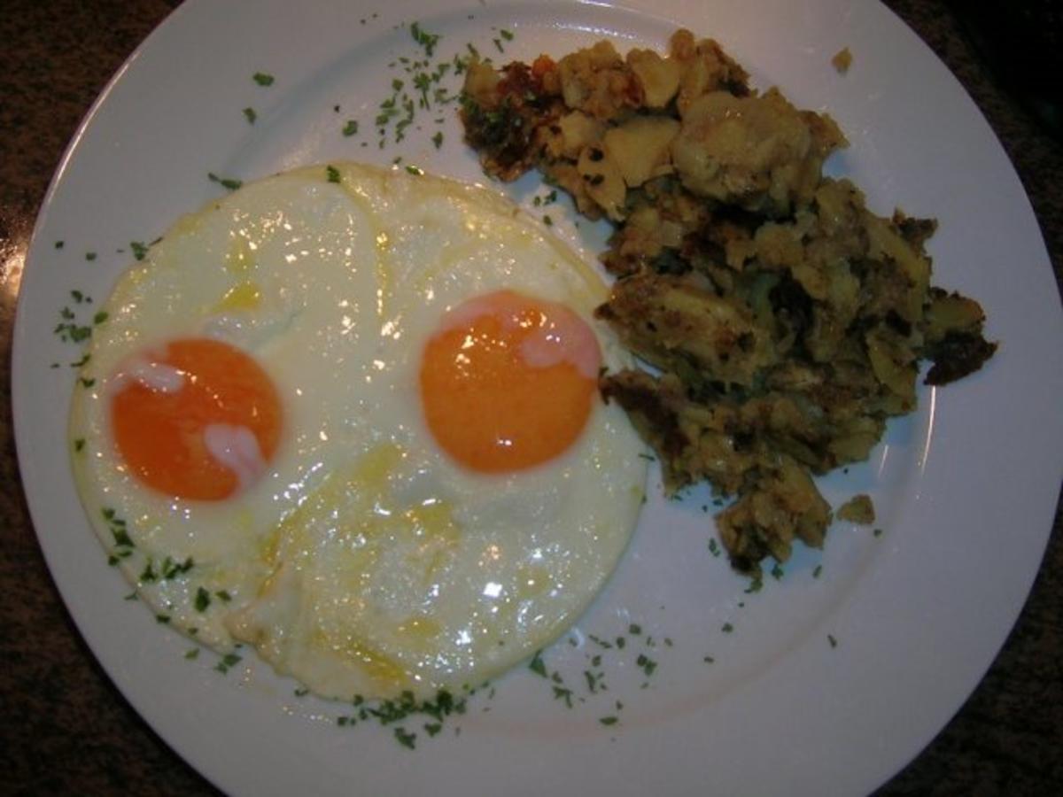 Bilder für Dampfkartoffeln mit Spiegelei und Salat (ein uraltes Rheinisches Rezept zu Gründonnerstag) - Rezept