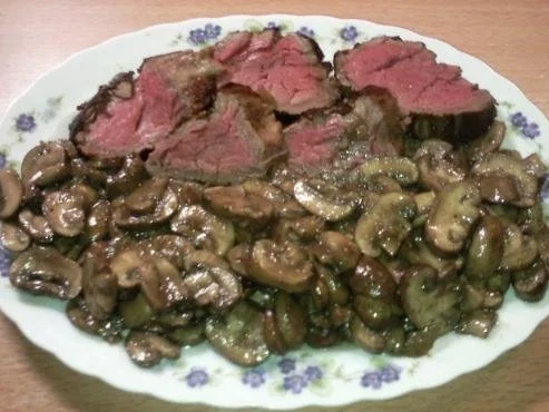 Rezept: Rinderfilet mit Pilzen und Trüffelbutter Bild Nr. 3 Rinderfilet mit Pilzen und Trüffelbutter - Rezept - Bild Nr. 3