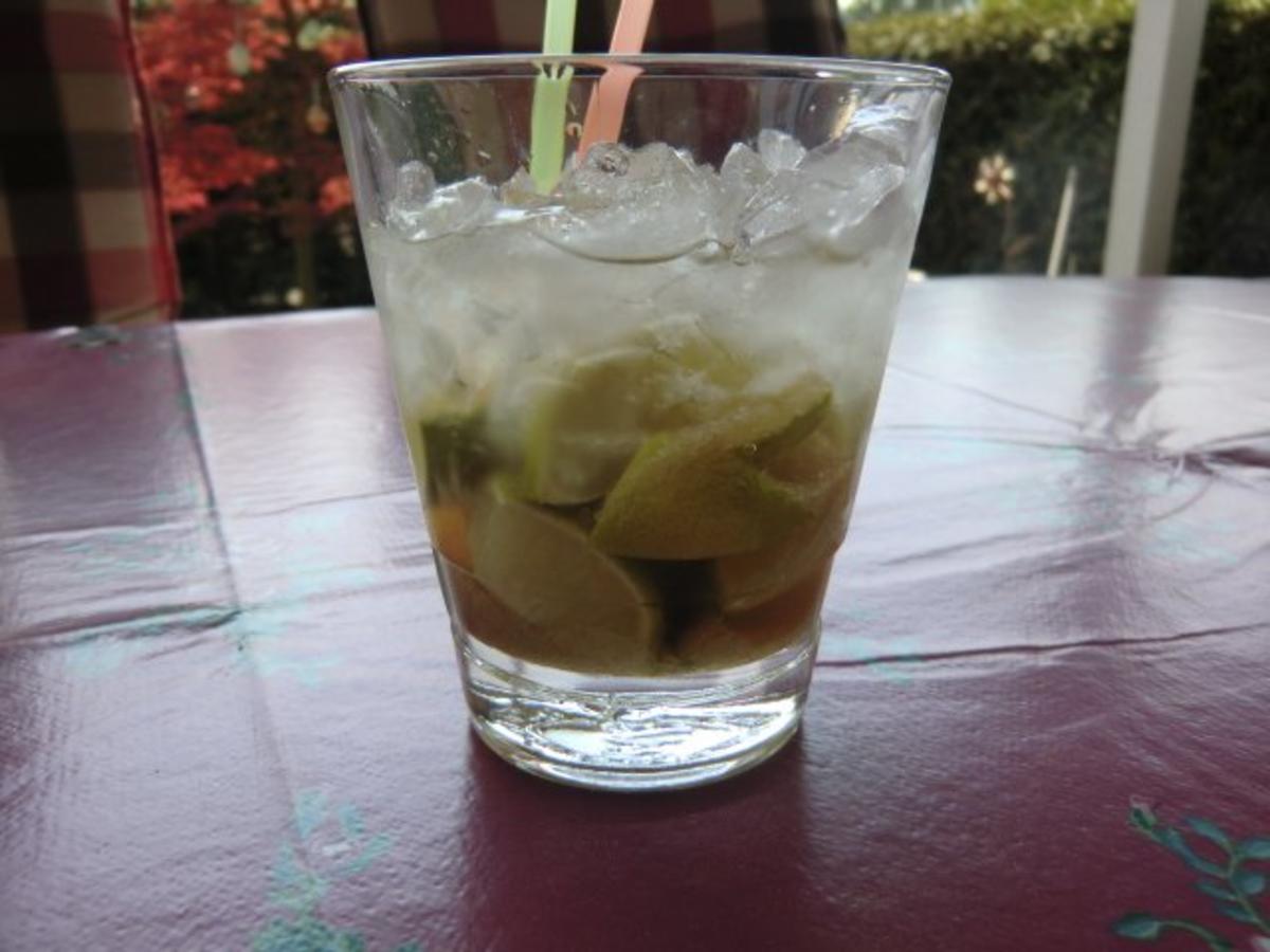 Bilder für Caipirniha Ein Getränk bei schönem Wetter, und das haben wir - Rezept