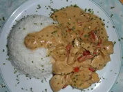 Gebratenes Hühnerfleisch mit Paprika in Erdnuss-Kokos-Sauce; scharf - Rezept