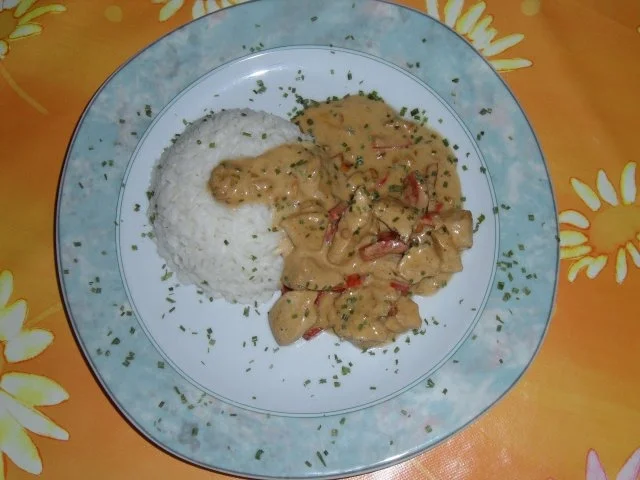 Gebratenes Hühnerfleisch mit Paprika in Erdnuss-Kokos-Sauce; scharf - Rezept - Bild Nr. 11