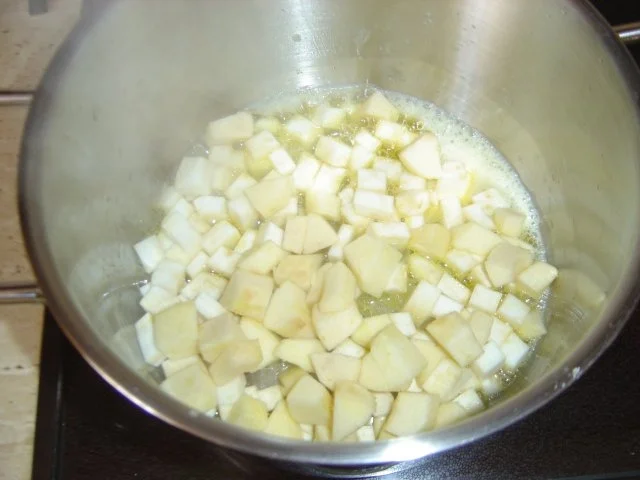 Rezept: Sellerie-Apfel-Suppe Bild Nr. 4 Sellerie-Apfel-Suppe - Rezept - Bild Nr. 4