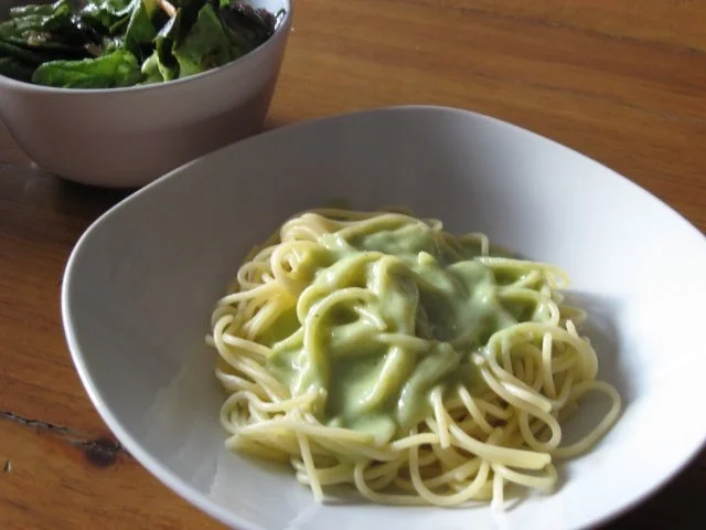 Rezept: Spaghetti mit Bärlauchcrémesoße Spaghetti mit Bärlauchcrémesoße - Rezept