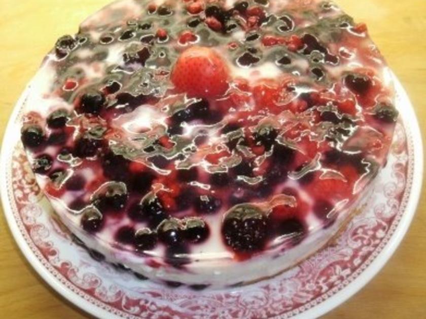 Waldbeeren- Joghurttorte mit Honig - einfach - 70 kcal/100g