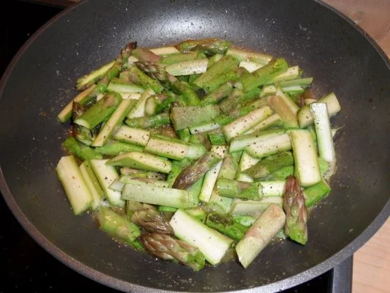 Rezept: Spargel - gebraten mit Putenfleisch Bild Nr. 6 Spargel - gebraten mit Putenfleisch - Rezept - Bild Nr. 6