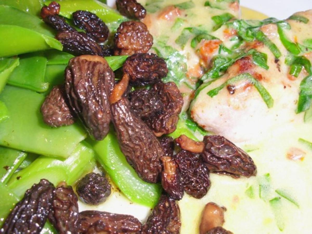 Fleisch: Schweinemedaillons mit Morcheln auf Spargel Schoten Gemüse ...