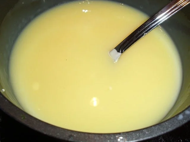 Rezept: Desserts: Weiße Schokomousse mit Erdbeer-Waldmeister-Püree Bild Nr. 5 Desserts: Weiße Schokomousse mit Erdbeer-Waldmeister-Püree - Rezept - Bild Nr. 5