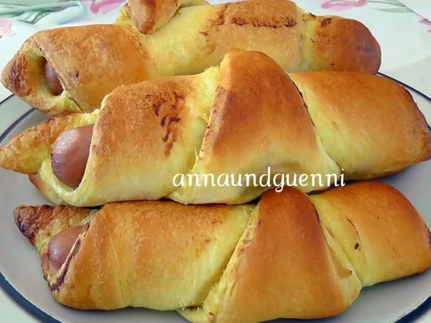 Rezept: Würstchen im Schlafrock Bild Nr. 2 Würstchen im Schlafrock - Rezept - Bild Nr. 2