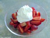 Marinierte Erdbeeren mit Sahne - Rezept