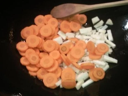 Rezept: Gemüse, Rindfleisch und Nudeln aus den Wok Bild Nr. 6 Gemüse, Rindfleisch und Nudeln aus den Wok - Rezept - Bild Nr. 6