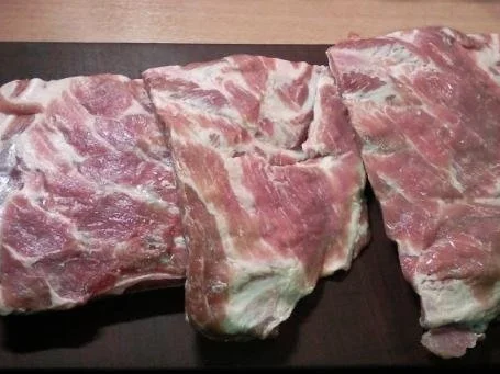 Rippen im Backofen mit Salat und Toast - Rezept - Bild Nr. 3