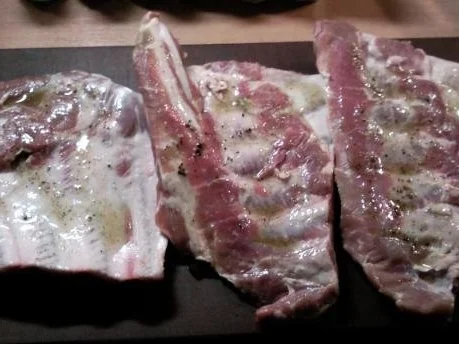 Rippen im Backofen mit Salat und Toast - Rezept - Bild Nr. 6