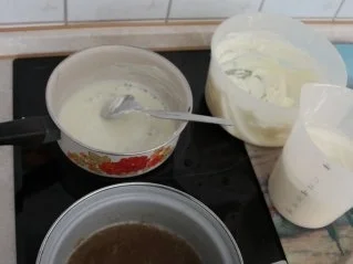 Kühlschranktorte "Frischkäse-Rhabarber-Butterkeks-Torte" - Rezept - Bild Nr. 5