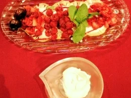 Ananas-Carpaccio mit Piña-Colada-Marinade mit Joghurt-Eis (Gerd Käfer) - Rezept