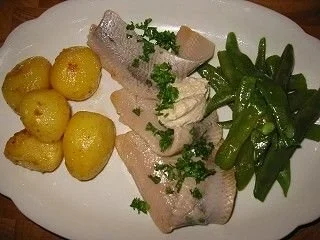 Rezept: Matjiesfilets mit Speckböhnchen Kartoffeln und Sahnesaucee Matjiesfilets mit Speckböhnchen Kartoffeln und Sahnesaucee - Rezept