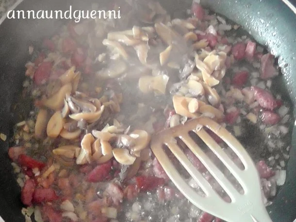 Rezept: deftige Reispfanne mit geräuchertem Hähnchenfleisch Bild Nr. 5 deftige Reispfanne mit geräuchertem Hähnchenfleisch - Rezept - Bild Nr. 5