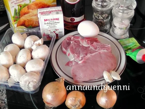 ~Mittagstisch~paniertes Kotelett mit Metaxa-Champignon-Sauce und gebratenen Pellkartoffeln - Rezept - Bild Nr. 2