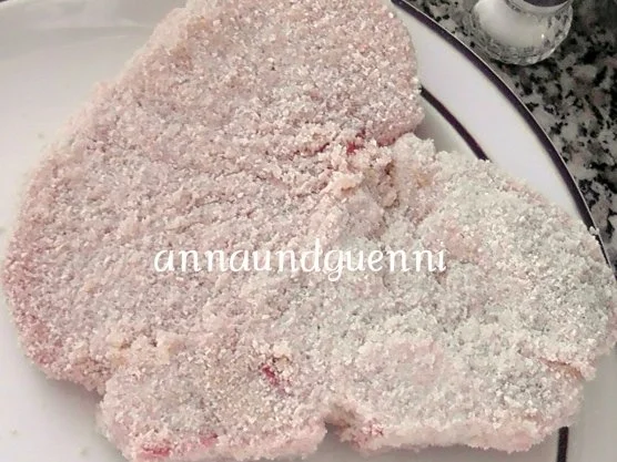 ~Mittagstisch~paniertes Kotelett mit Metaxa-Champignon-Sauce und gebratenen Pellkartoffeln - Rezept - Bild Nr. 4