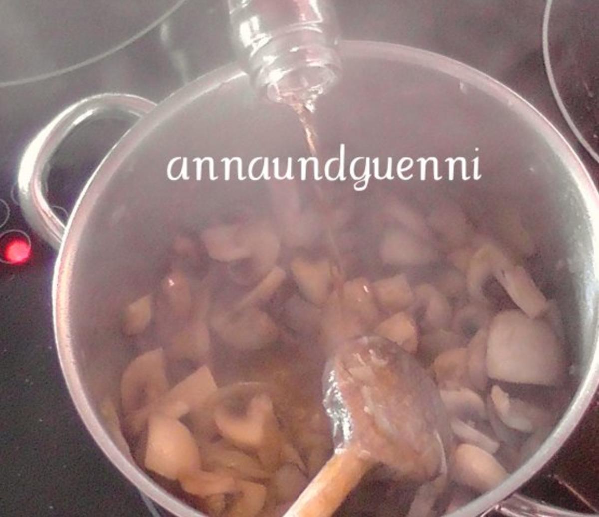 ~Mittagstisch~paniertes Kotelett mit Metaxa-Champignon-Sauce und gebratenen Pellkartoffeln - Rezept - Bild Nr. 8