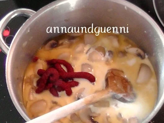 ~Mittagstisch~paniertes Kotelett mit Metaxa-Champignon-Sauce und gebratenen Pellkartoffeln - Rezept - Bild Nr. 9