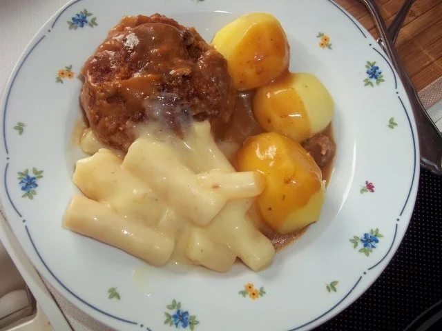 Rezept: Gehacktes-Klöse Gehacktes-Klöse - Rezept