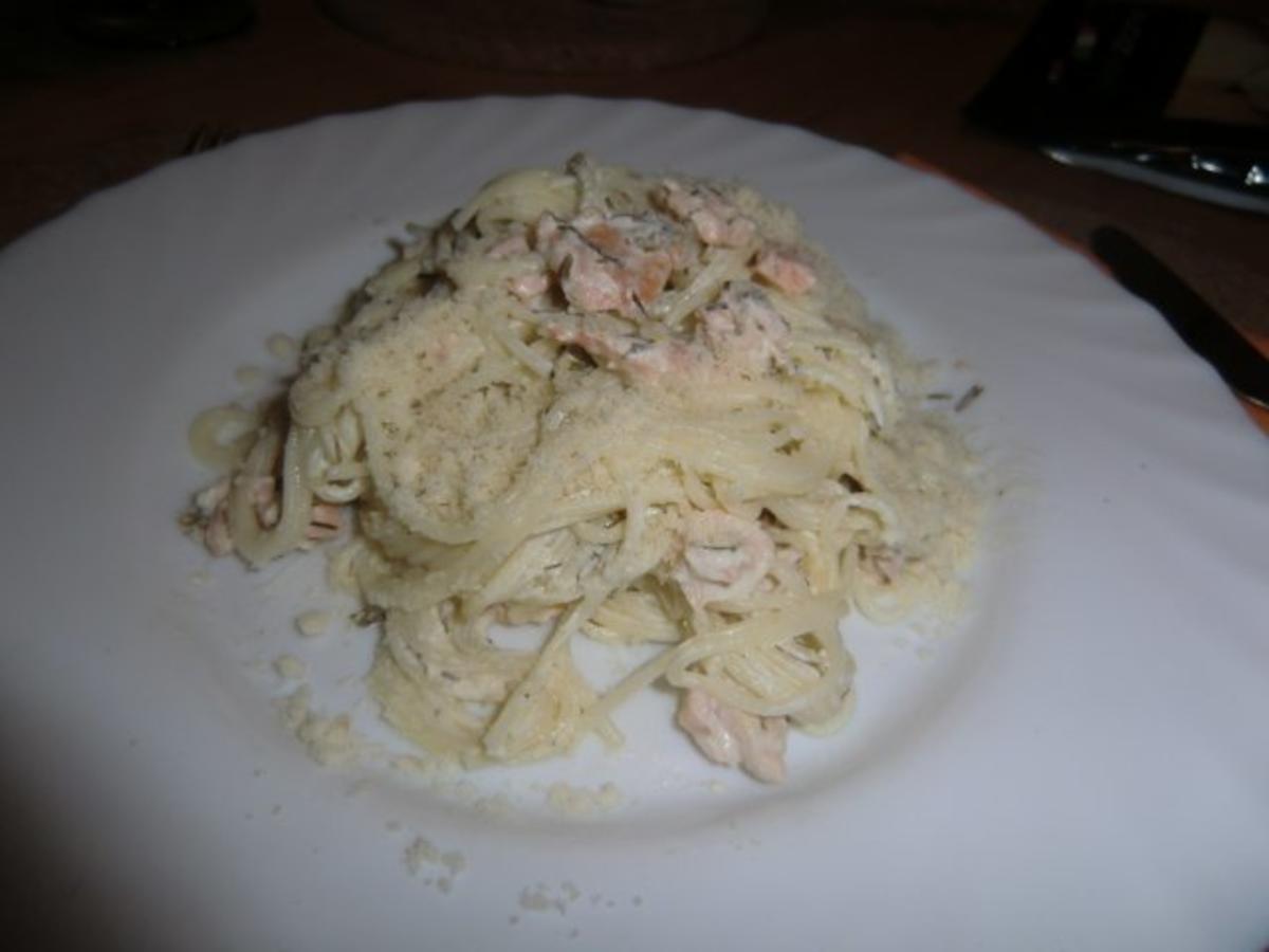 Cappelini mit Lachs-Dill-Sahne-Soße - Rezept - Bild Nr. 6