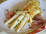 Spargel im Kräuter-Crepe - Rezept