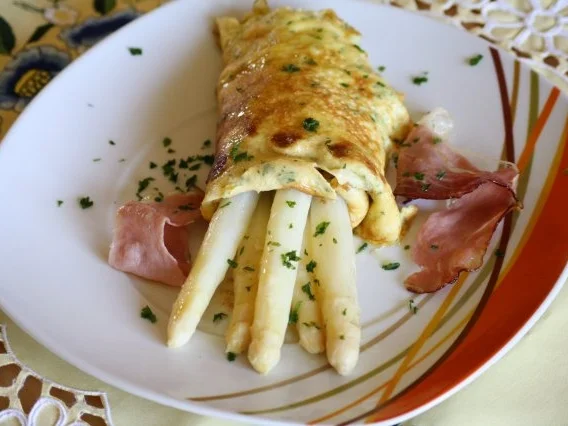 Spargel im Kräuter-Crepe - Rezept - Bild Nr. 2