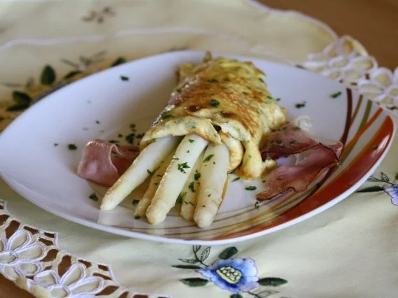 Spargel im Kräuter-Crepe - Rezept - Bild Nr. 3