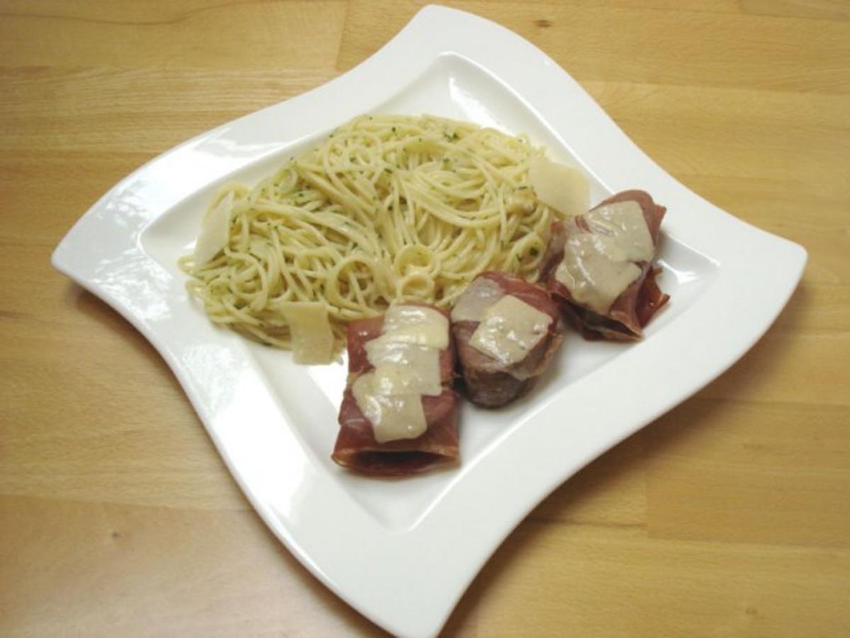 Schweinefilet mit Parmaschinken und Parmesan-Spaghetti - Rezept