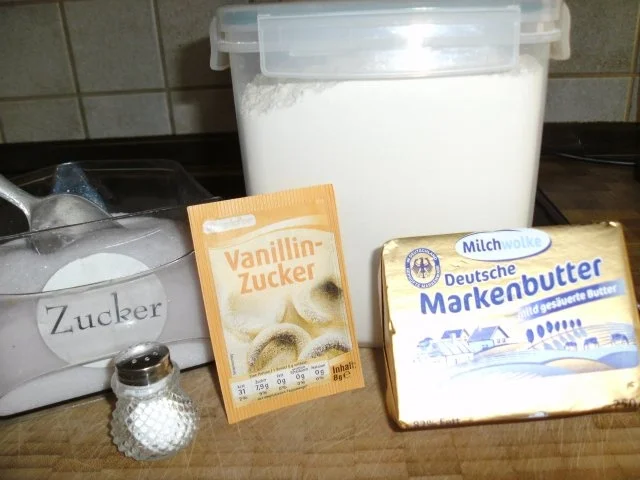 Rezept: Rhabarberkuchen mit Butterstreuseln Bild Nr. 2 Rhabarberkuchen mit Butterstreuseln - Rezept - Bild Nr. 2