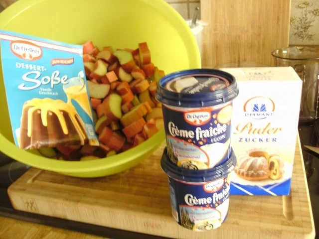 Rezept: Rhabarberkuchen mit Butterstreuseln Bild Nr. 11 Rhabarberkuchen mit Butterstreuseln - Rezept - Bild Nr. 11