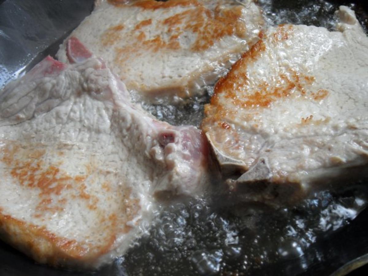 Schweinenacken-Koteletts in Gin-Schalotten-Sauce - Rezept - Bild Nr. 4
