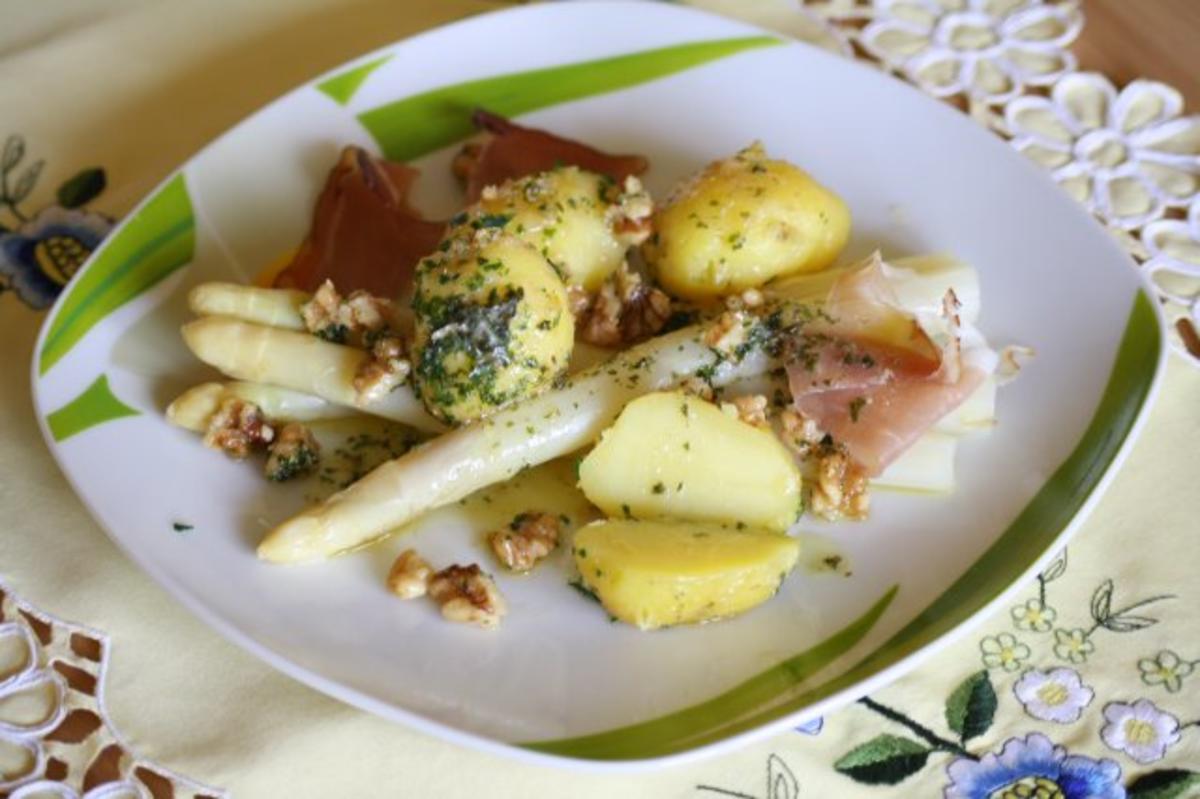 Bilder für Spargel an Walnuss-Pellkartoffeln - Rezept