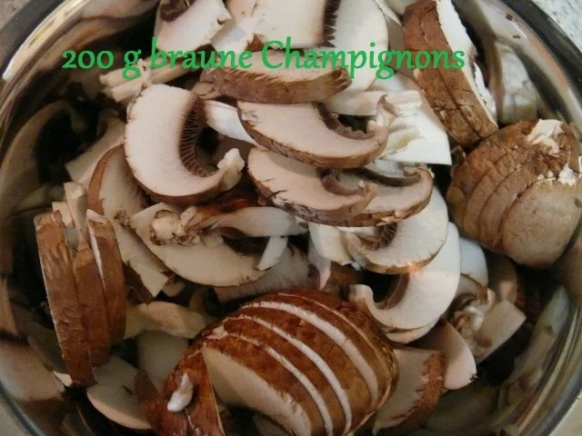 Rezept: Würstchen-Jäger-Gulasch Bild Nr. 4 Würstchen-Jäger-Gulasch - Rezept - Bild Nr. 4