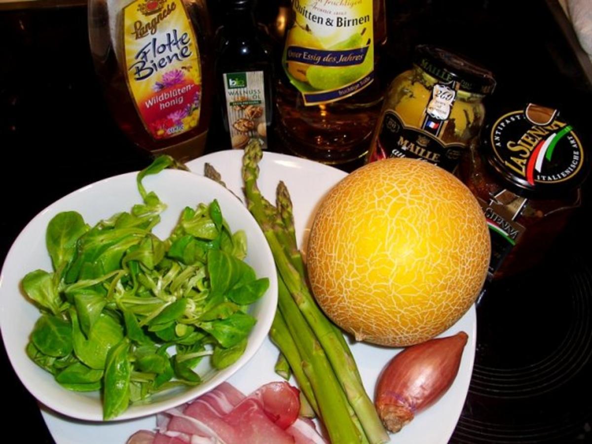Salat: Spargel-Melonen-Salat auf Nüßchen - Rezept - Bild Nr. 2