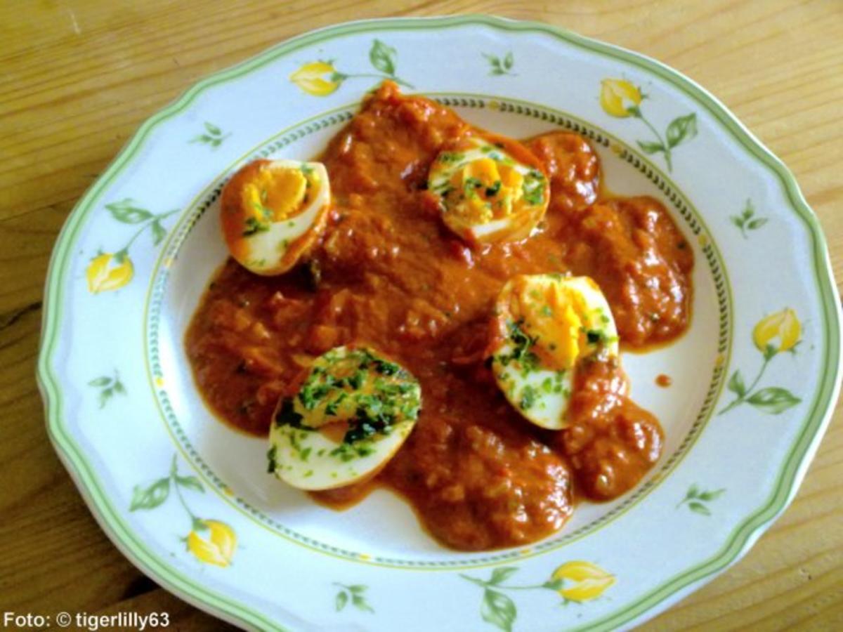 Eier in scharfer Tomatensauce - Rezept - Bild Nr. 2