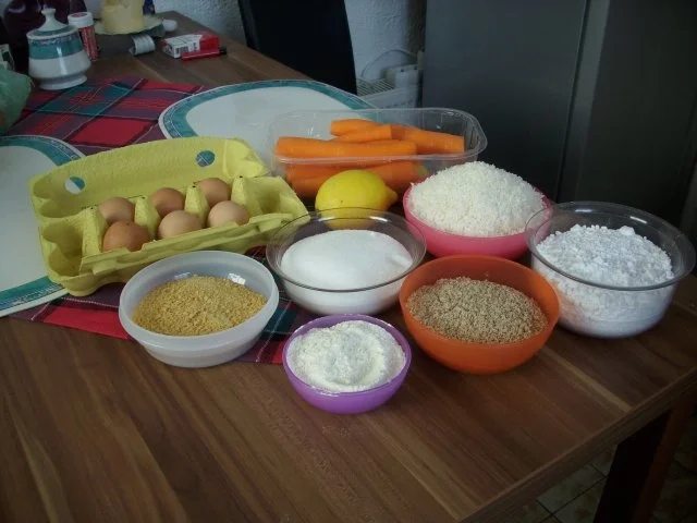 Rezept: Möhren-Kokoskuchen Möhren-Kokoskuchen - Rezept