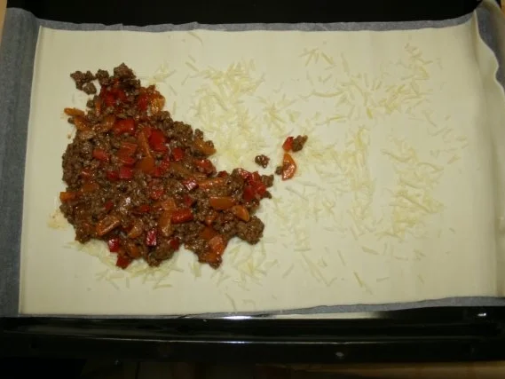 Hackfleisch-Strudel - Rezept - Bild Nr. 3