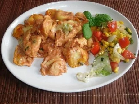 Tortelloni überbacken-mit Basilikum Tomatensauce und Käse - Rezept