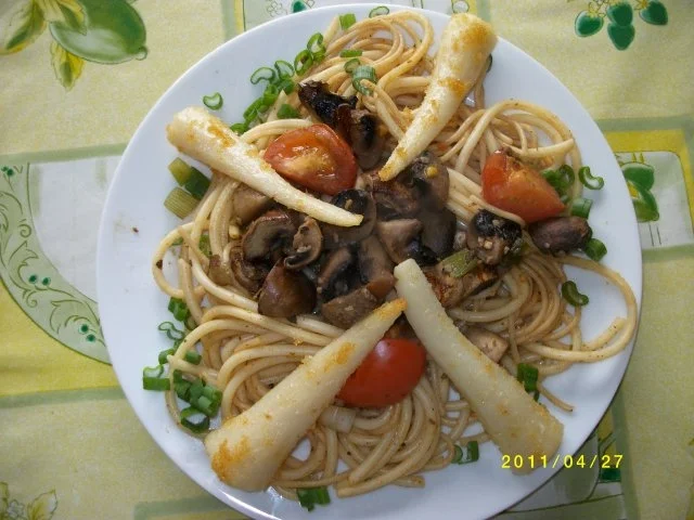 Rezept: Champignon - Petersilienwurzel - auf Spaghettibett Champignon - Petersilienwurzel - auf Spaghettibett - Rezept