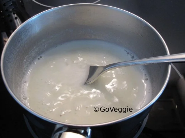 Rezept: Zitronen-Buttermilch-Mousse Bild Nr. 3 Zitronen-Buttermilch-Mousse - Rezept - Bild Nr. 3