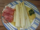 Spargel im Orangenfond und Seranoschinken - Rezept