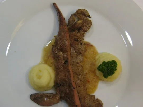 Rezept: Kalbsleber an Calvadossoße, dazu Sellerie-Kartoffelpüree Kalbsleber an Calvadossoße, dazu Sellerie-Kartoffelpüree - Rezept